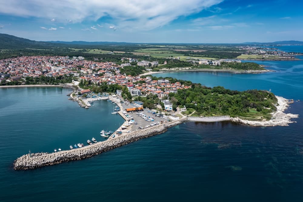 City stretches along the peninsula, Burgas