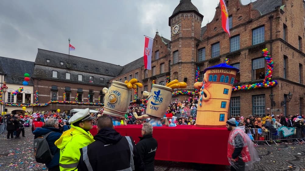 Local parade floats, Düsseldorf