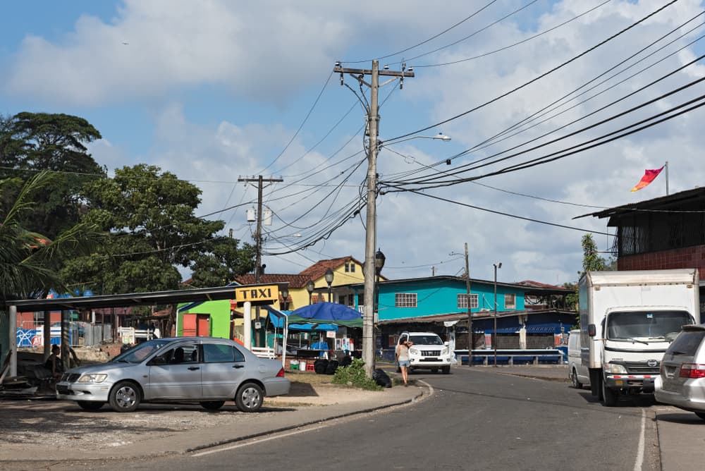 Local taxi service waits for customers, El Valle de Antón