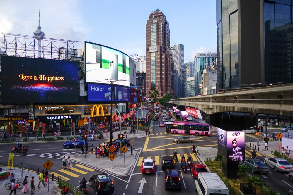 Busy city district moves quickly, Kuala Lumpur