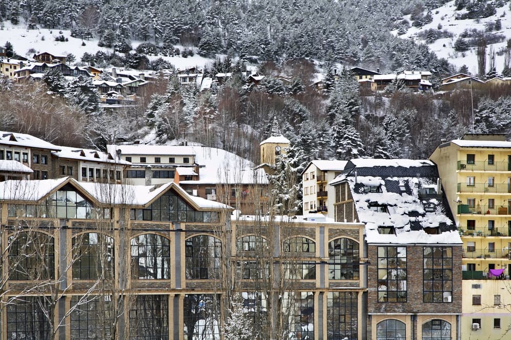 Housing in winter under cover of snow, La Massana