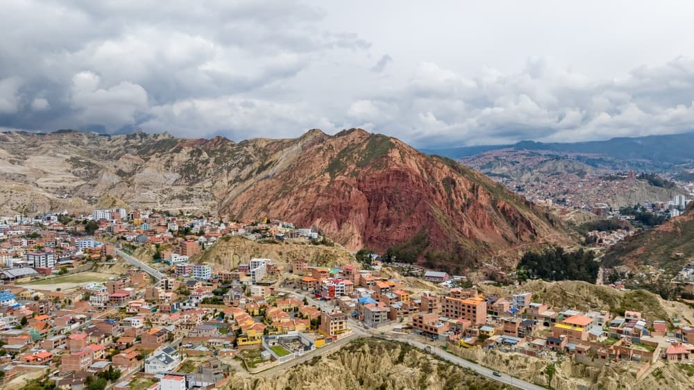 City stretches out in foothills of city, La Paz