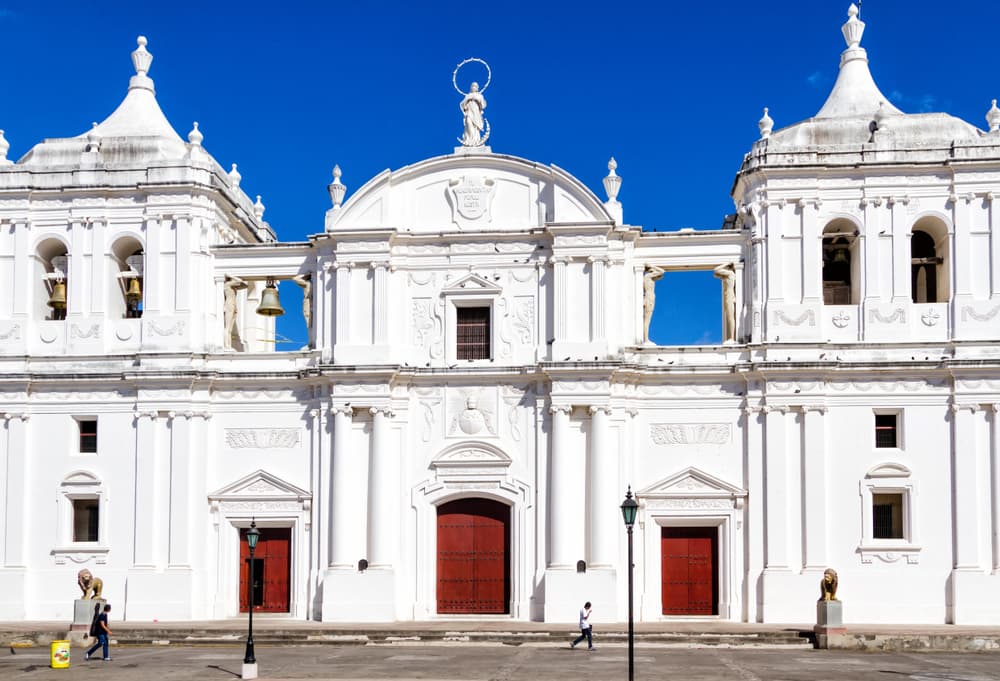 Catedral de la Ascunscion de Maria in full white, León