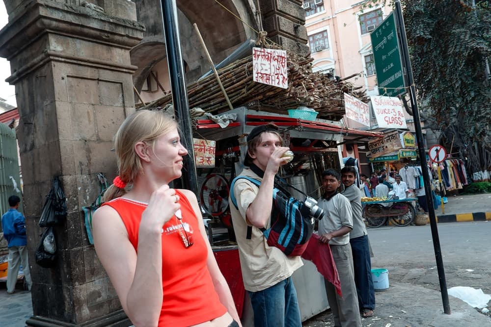 American young women hanging out in town, Mumbai