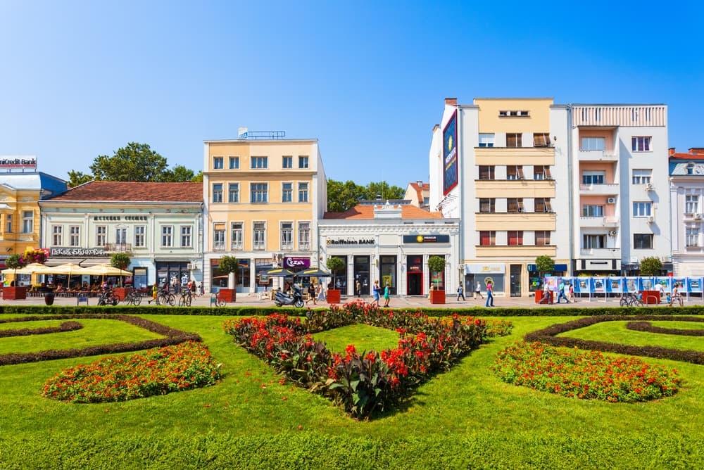 Homes and garden displayed on King Milan Square, Niš