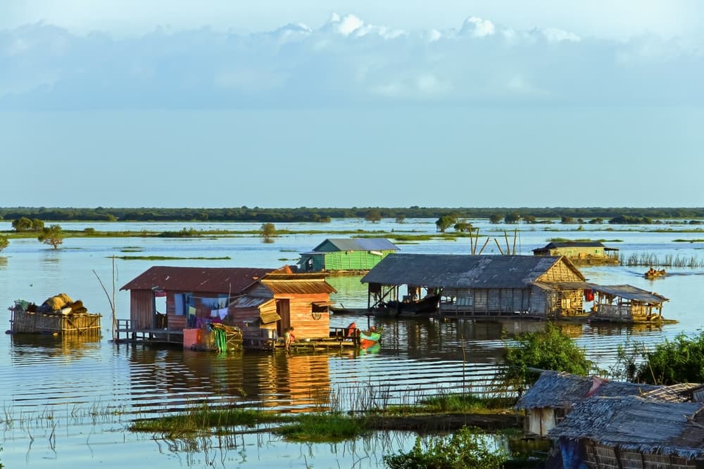 Floating homes living simple lives, Siem Reap