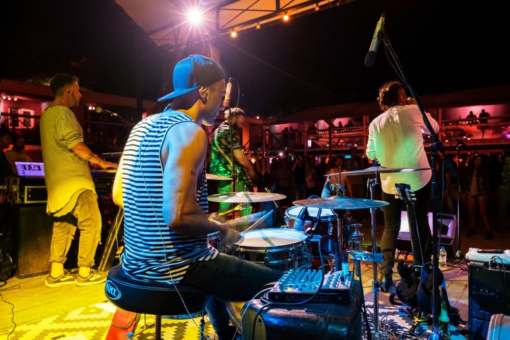 Local band puts on rousing performance, Varna