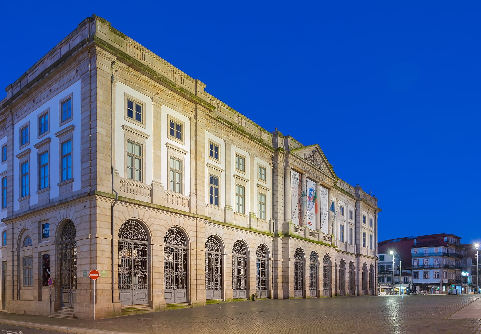 That famous 697 euros isn't your tuition