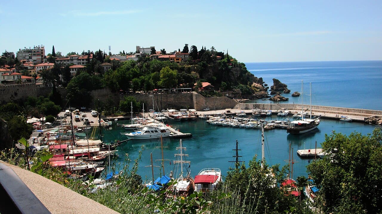 Türkiye's residence permit: a $100 fee and a pension letter