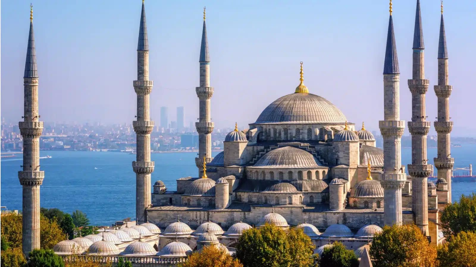 The Blue Mosque in Istanbul with the Bosphorus behind it