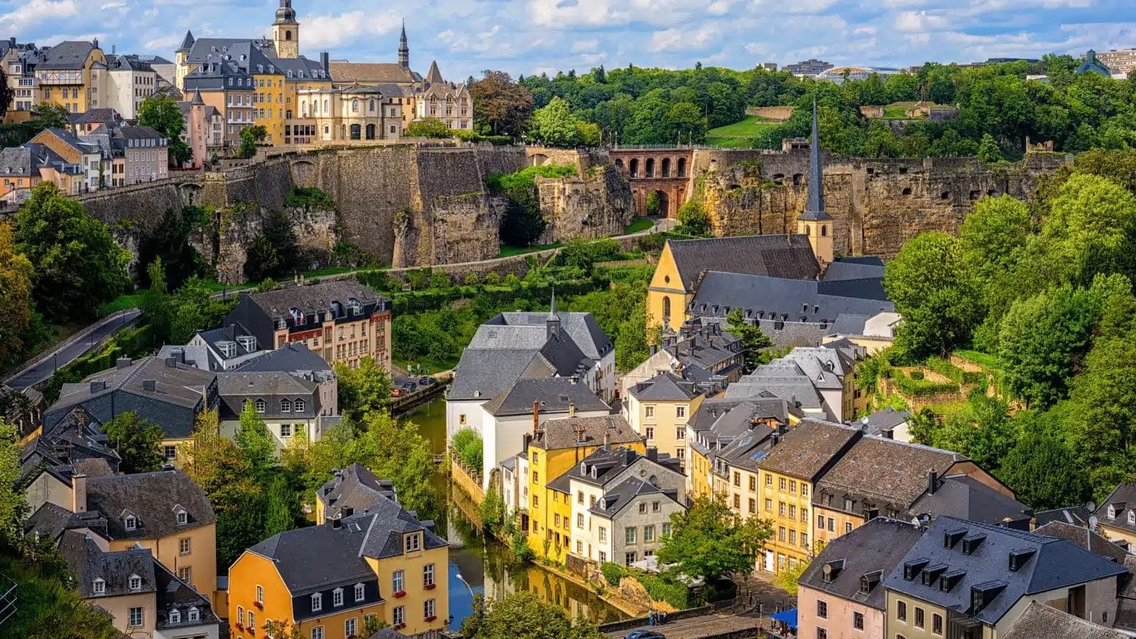 Luxembourg for Americans: jobs, permits and real costs in 2026