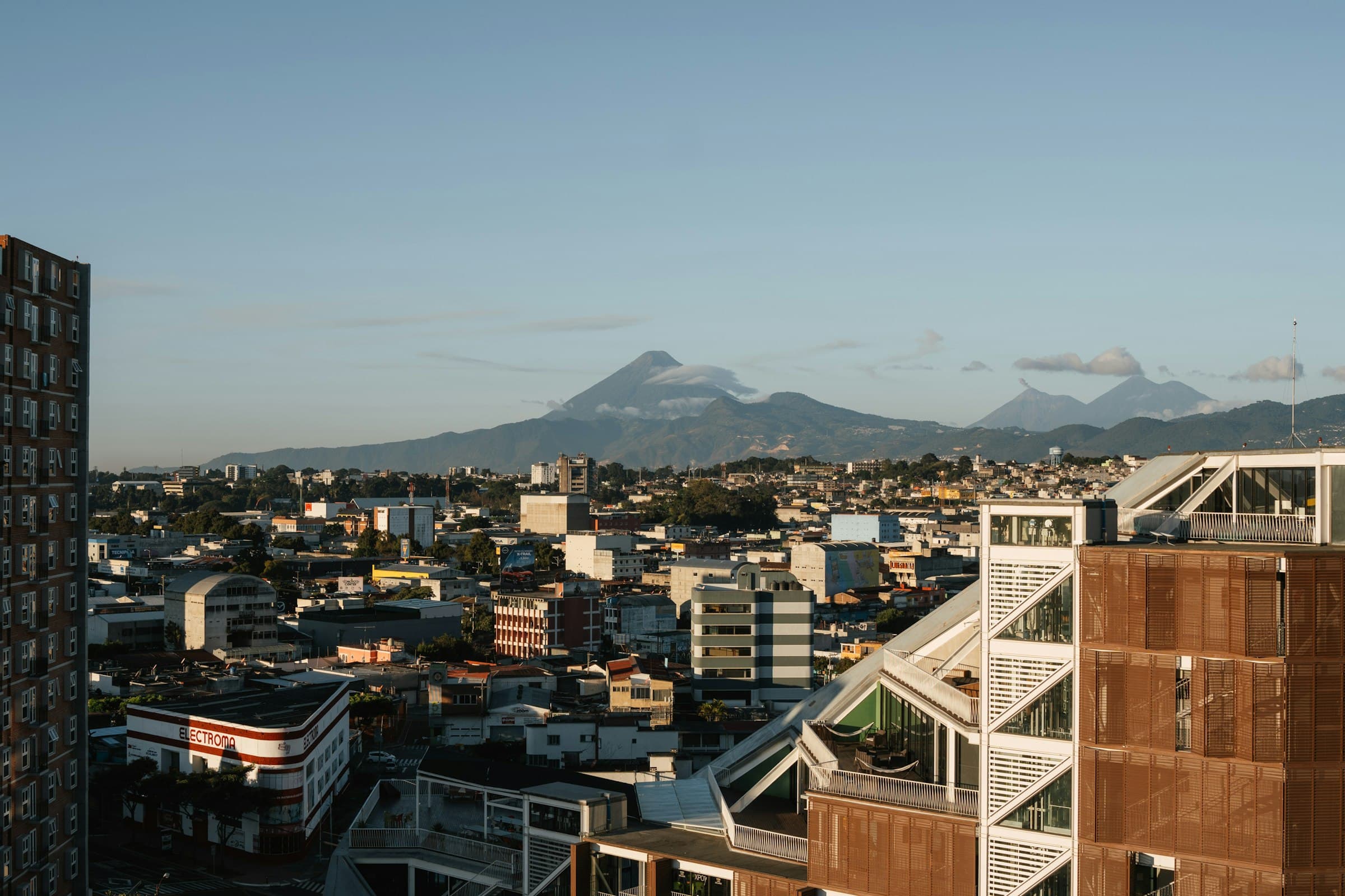 Working for a Guatemalan company: the temporary residence that comes with the job