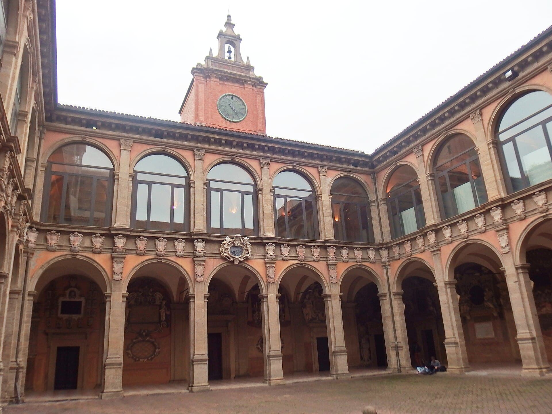Study in Italy without guessing at the bill