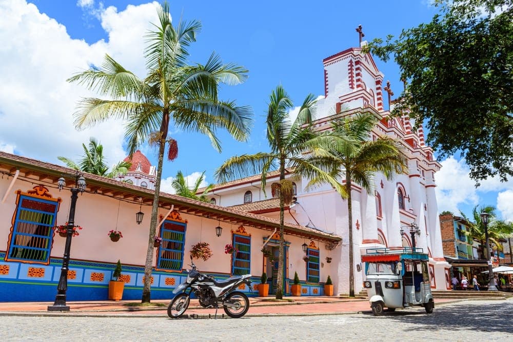 Colombia's Visitor Visa (Type V): when an American actually needs one