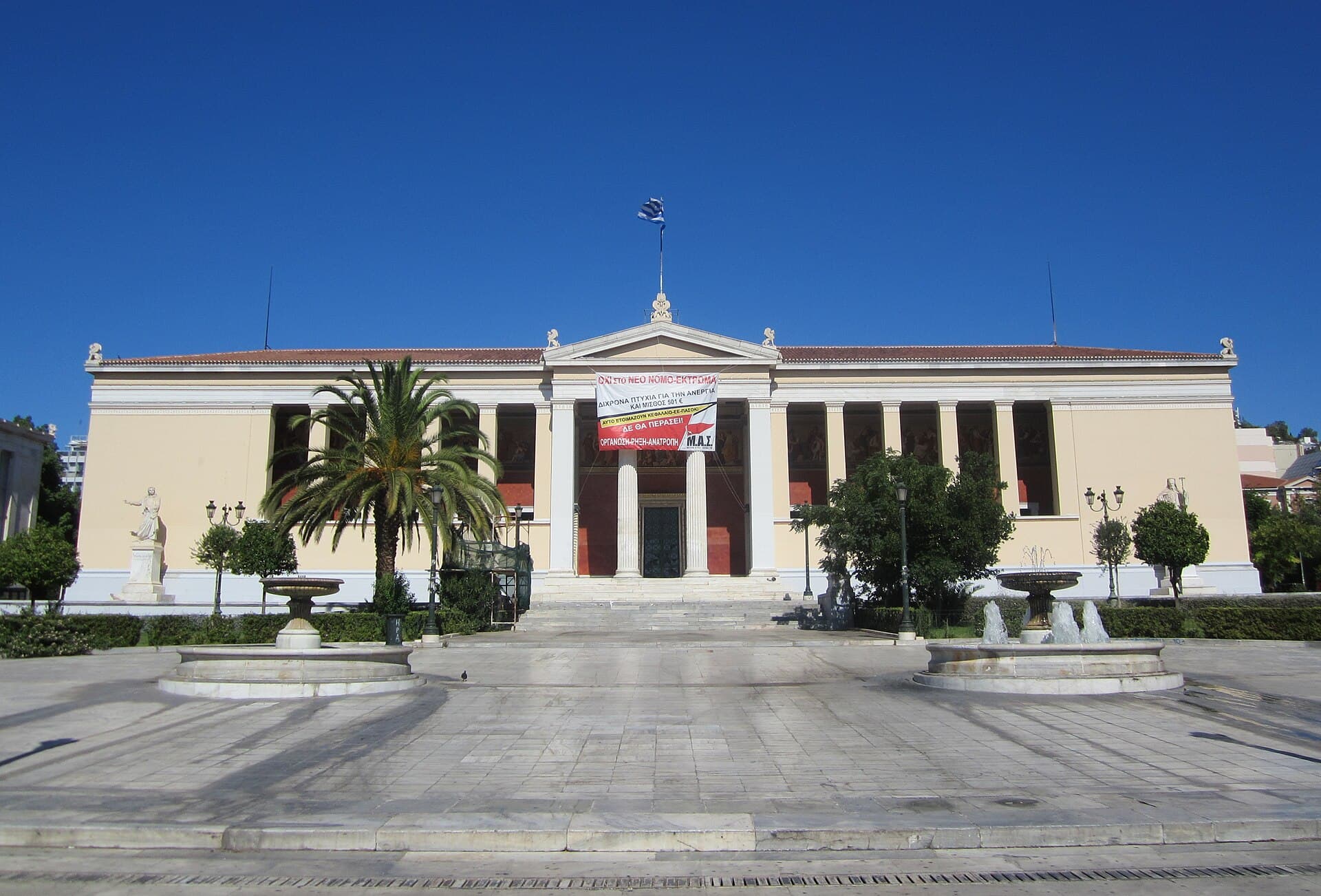 Greece Student Visa: a free degree in Greek, or a paid one in English