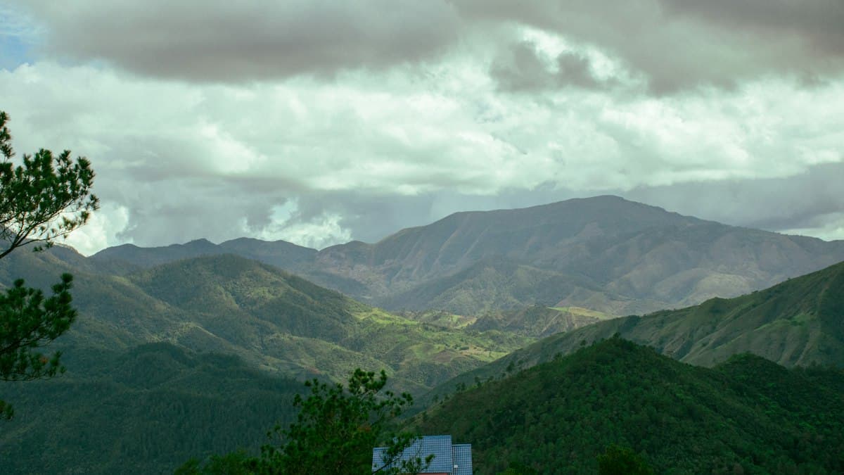 North coast, capital, peninsula, mountains