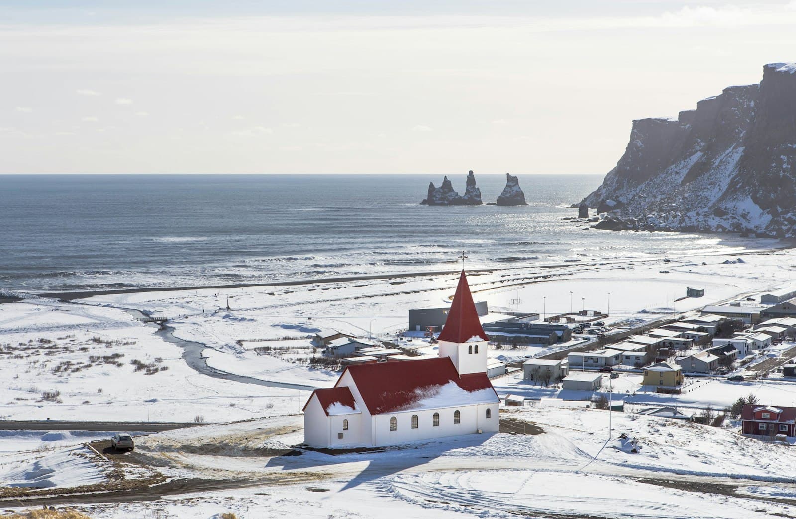 Moving to Iceland from the U.S.: permits, costs and long winters in 2026