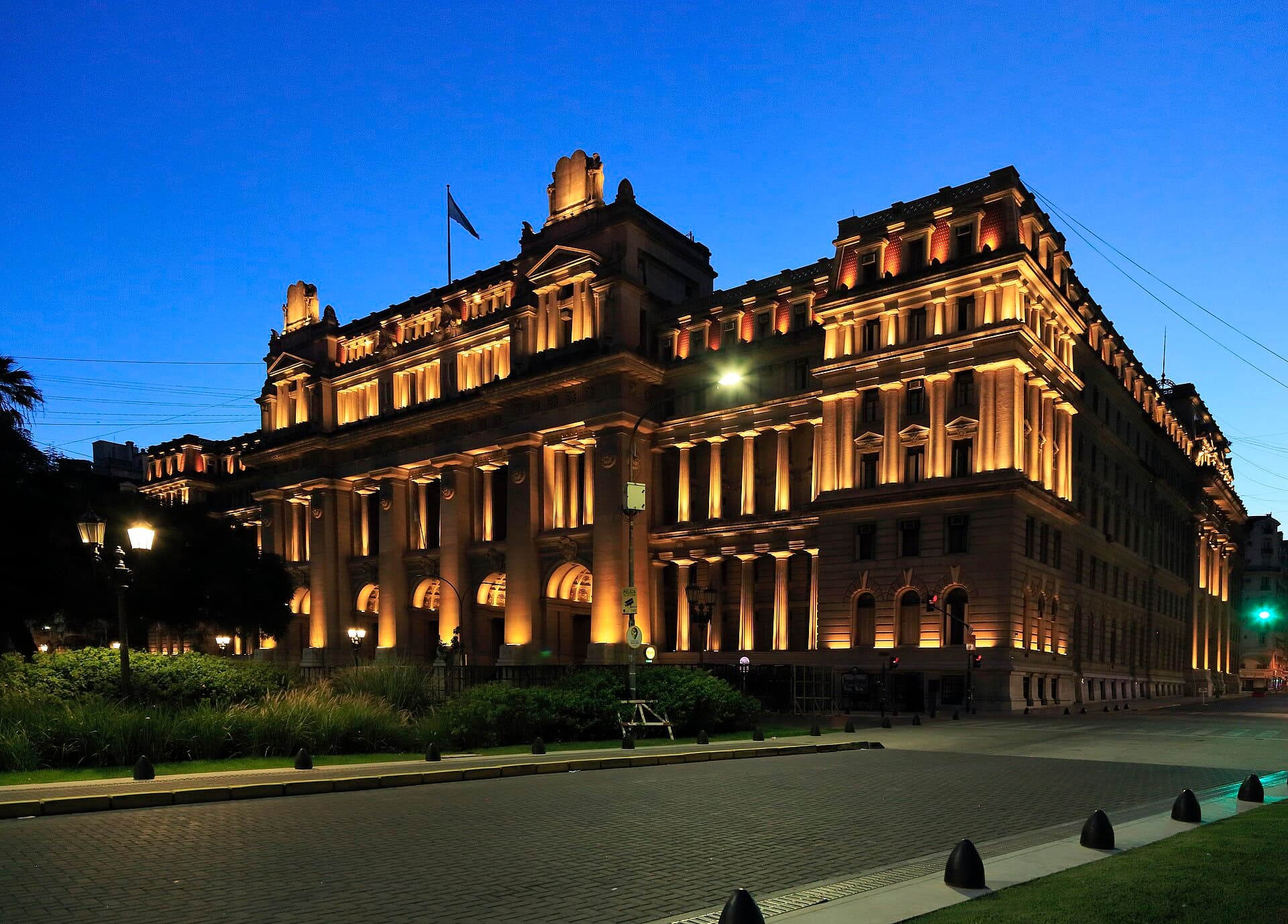 Argentina wrote the decree, then its own courts took it apart