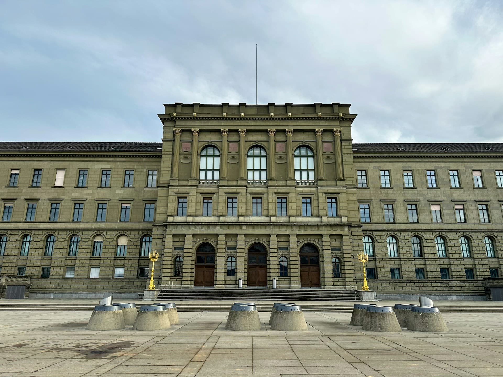 Zurich asks foreign students to prove CHF 21,000 a year. Lausanne asks for more.