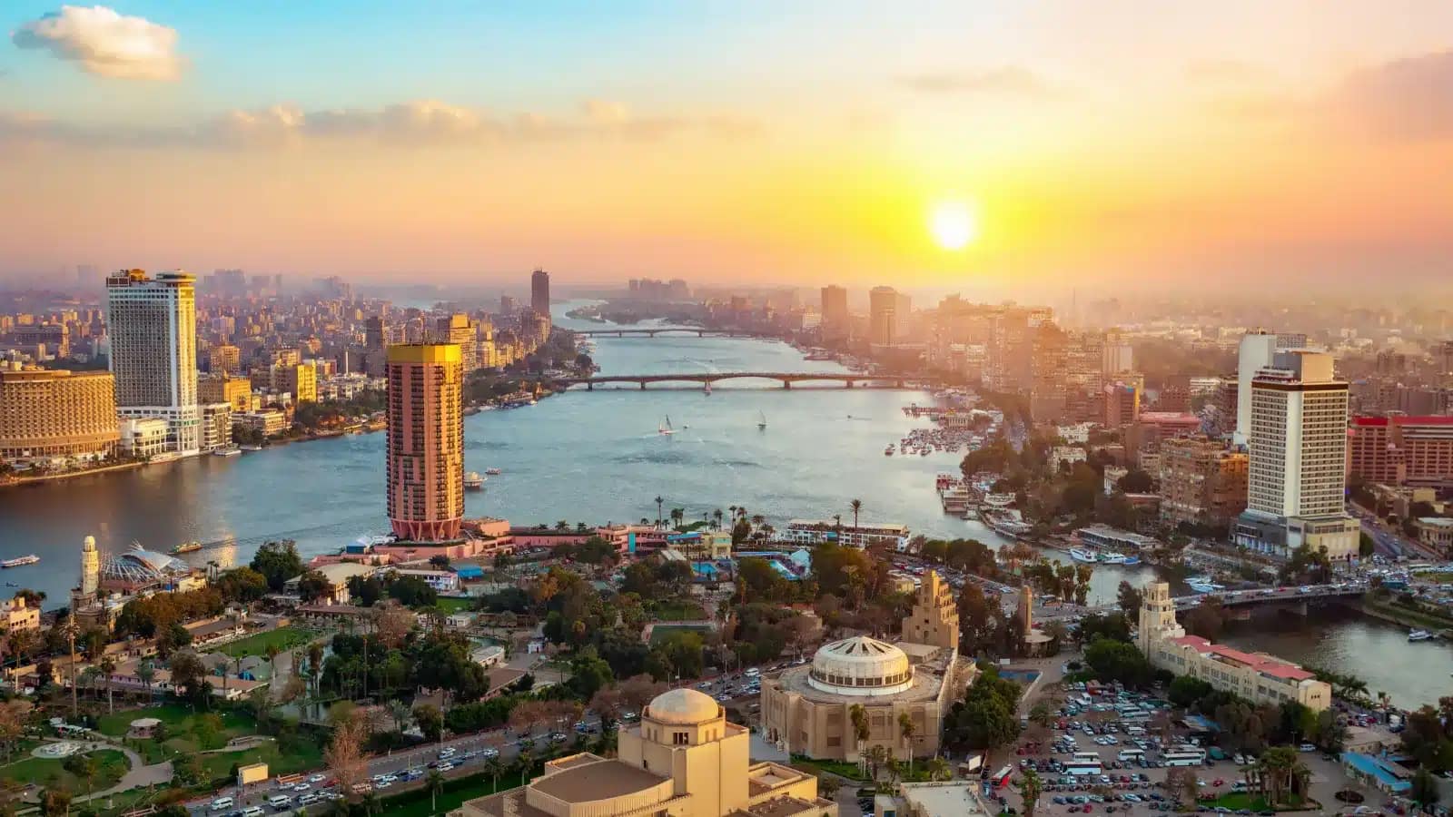 Living in Egypt as an American: residence routes, real costs and honest risks