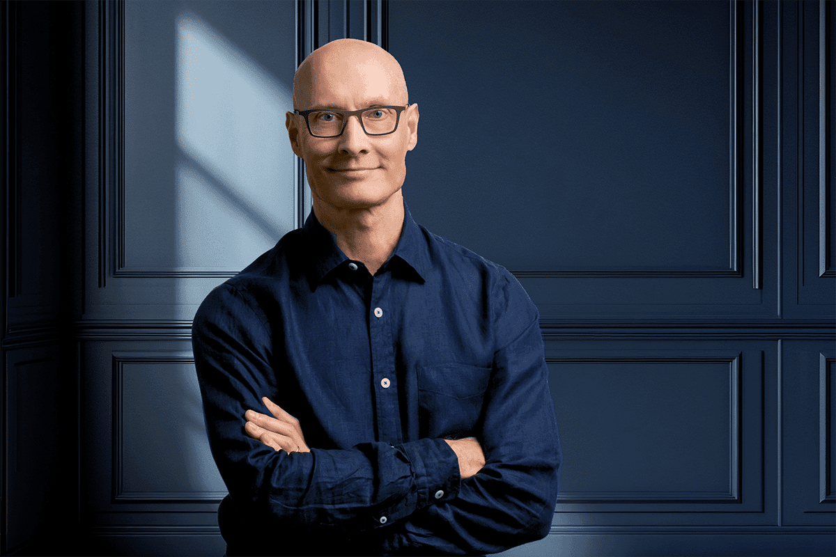 Paul Abercrombie, Expatsi media contact