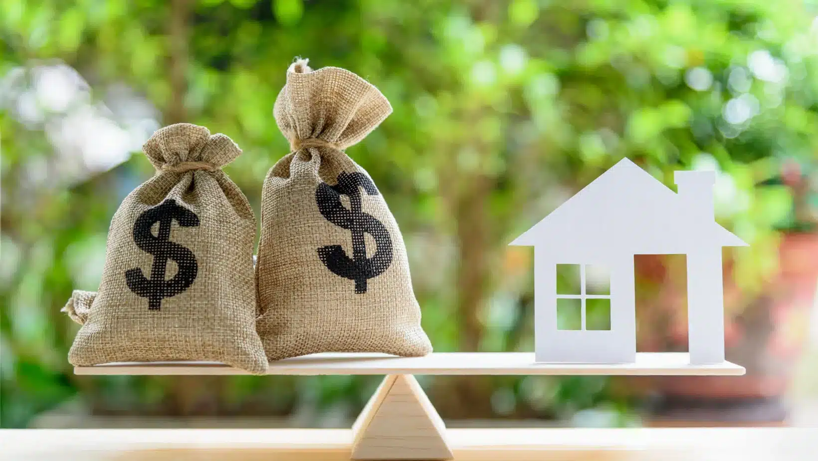 Shipping Items Abroad vs. Selling Everything: A Real Cost-Benefit Guide (2026)
