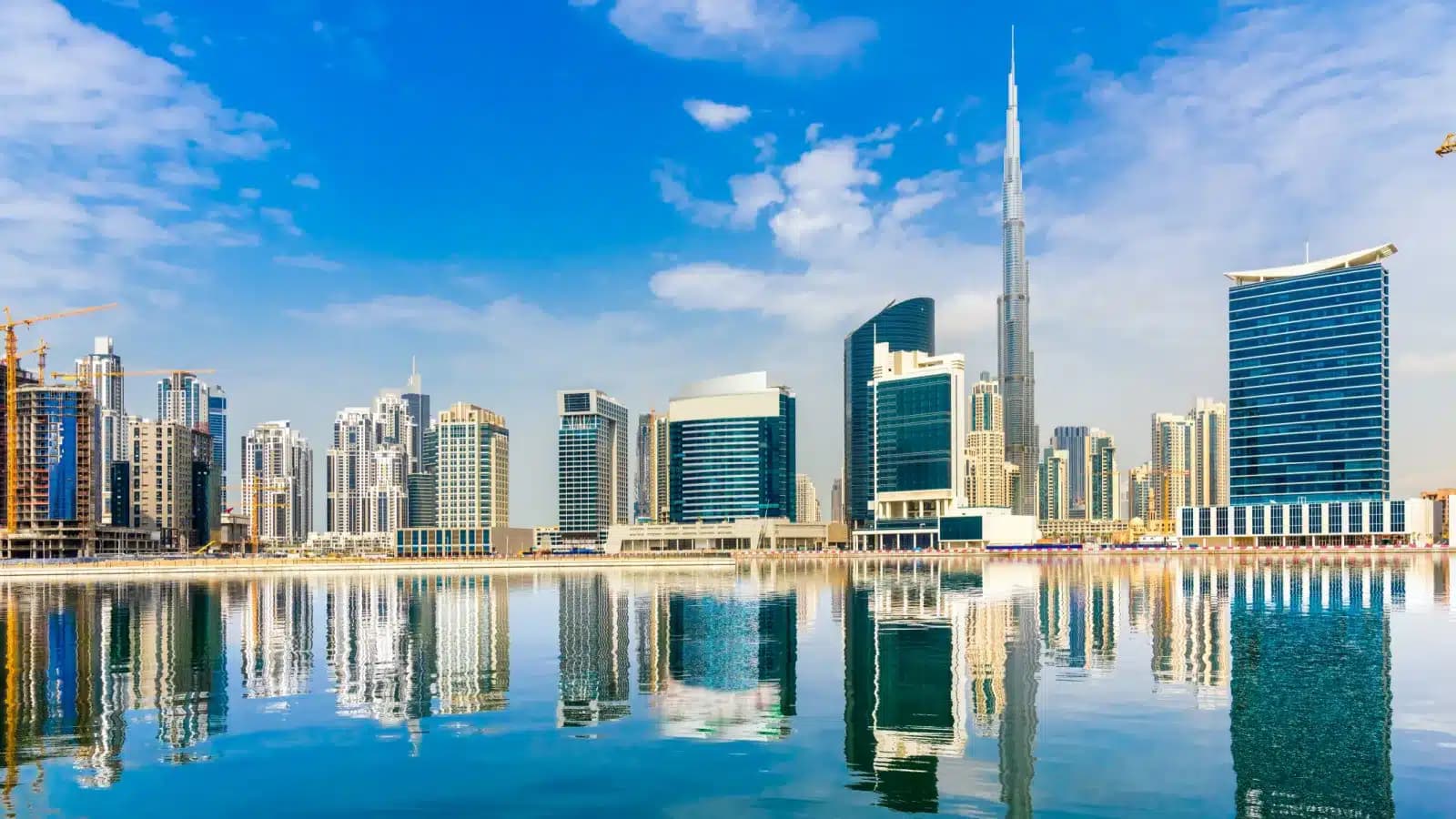Living in the UAE as an American: Tax-Free Income, Lifestyle, and the Reality Nobody Shows