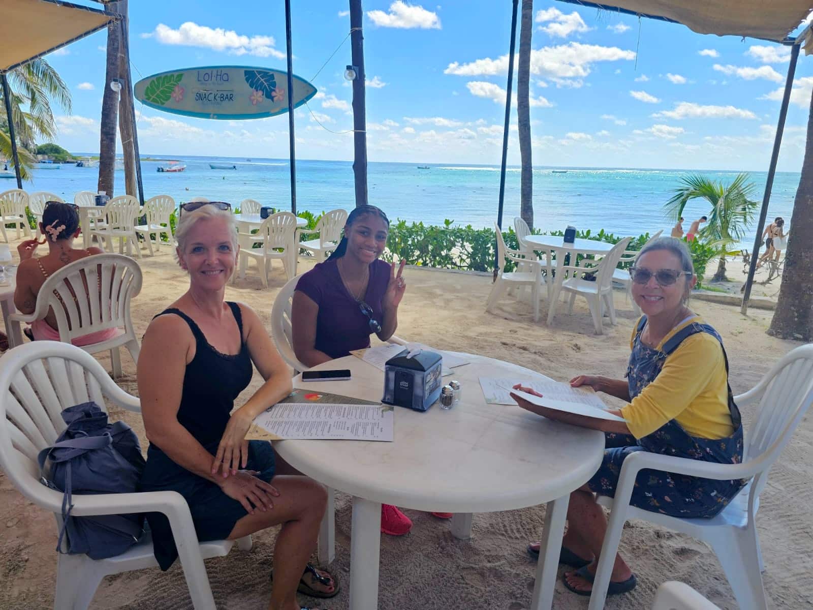 Expatsi scouting trip group on the beach, Riviera Maya