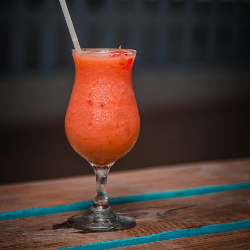 cocktails-sunset_t20_8BKyoj