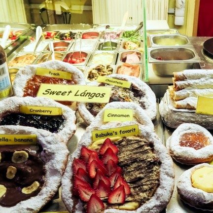 delicious-treats-at-budapest-market_t20_NQ872N
