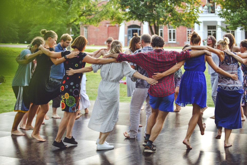park-people-dancing-summer-group-group-friends-dance-together-diverse-dancers-students-latvia_t20_Oz4GPL