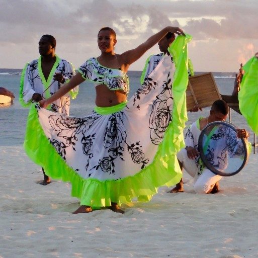 mauritian-dancers_t20_ax82Wv
